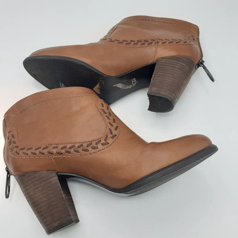 UGG Charlotte Brown Leather Ankle Boot.